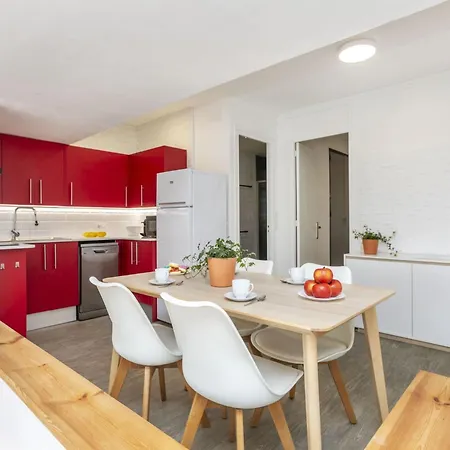 Rojo By Interhome